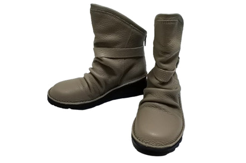 【TODAY'S 328 グレー】軽量本革バックルベルト付き バックジップブーツ