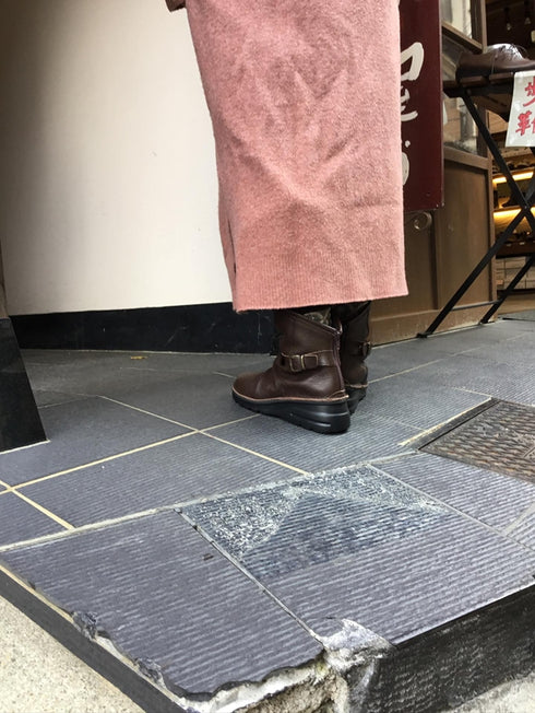 【TODAY'S 328 チョコレート】軽量本革バックルベルト付き バックジップブーツ