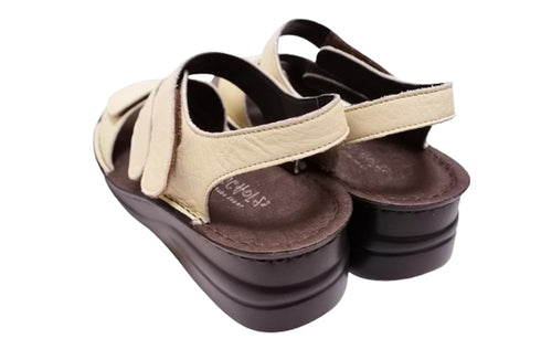 【インコルジェ4210 アイボリー】トリプルベルトサンダル