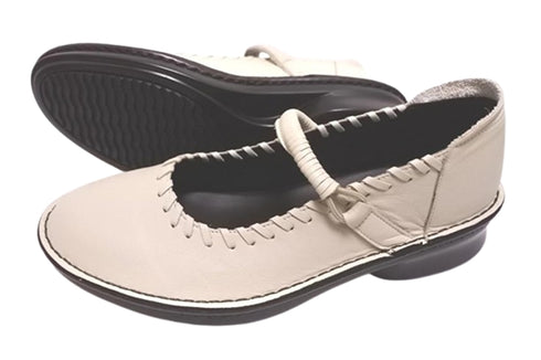 【インコルジェ5004 アイボリー】シングルステッチストラップシューズ