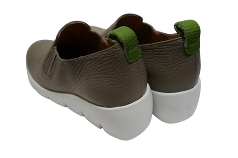 【arui_toe 5082 ダークベージュ】本革軽量厚底スリッポンシューズ