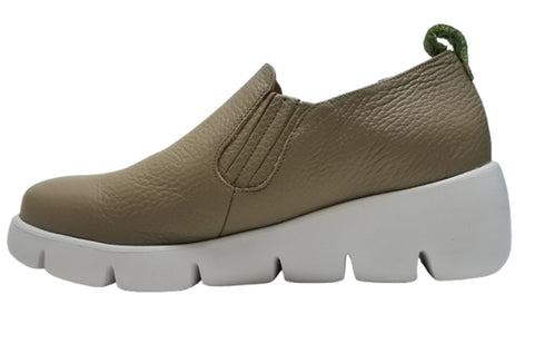 【arui_toe 5082 ダークベージュ】本革軽量厚底スリッポンシューズ