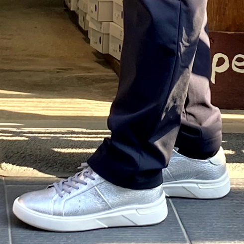 【arui_toe 57503 オフホワイトネイビー】イタリア産レザーコンフォートスニーカー