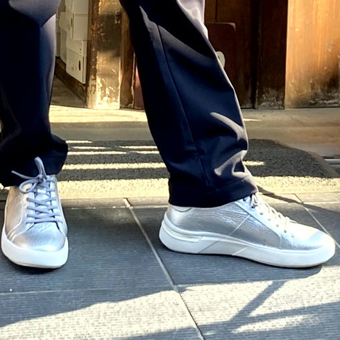 【arui_toe 57503 オフホワイトネイビー】イタリア産レザーコンフォートスニーカー