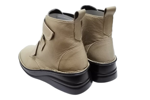 【インコルジェ8748 オークベージュ】ソフトレザーベルトブーツ