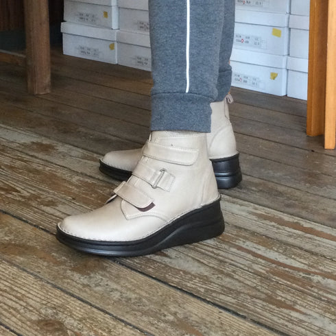 【インコルジェ8748 オークベージュ】ソフトレザーベルトブーツ