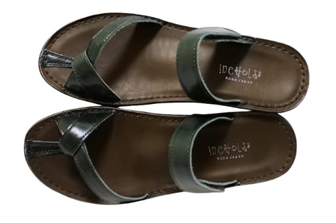 【インコルジェ8825 ダークグリーン】甲ストラップで、足元をしっかり安定させるトングサンダル