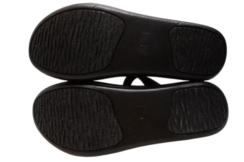 【インコルジェ8825 ダークグリーン】甲ストラップで、足元をしっかり安定させるトングサンダル