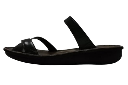 【インコルジェ8825 ダークグリーン】甲ストラップで、足元をしっかり安定させるトングサンダル