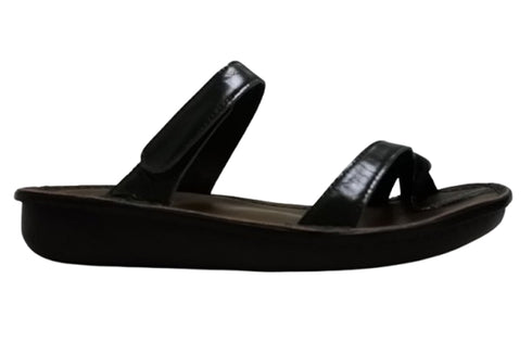 【インコルジェ8825 ダークグリーン】甲ストラップで、足元をしっかり安定させるトングサンダル