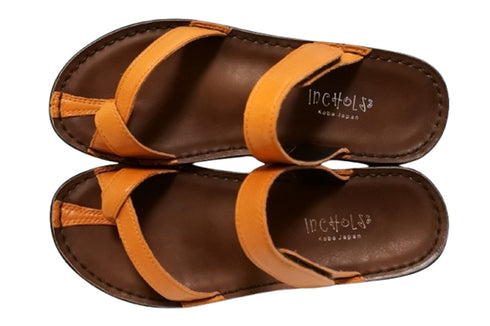 【インコルジェ8825 オレンジ】甲ストラップで、足元をしっかり安定させるトングサンダル