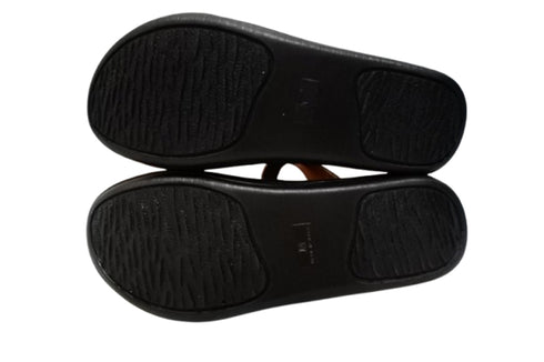 【インコルジェ8825 オレンジ】甲ストラップで、足元をしっかり安定させるトングサンダル