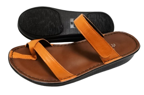 【インコルジェ8825 オレンジ】甲ストラップで、足元をしっかり安定させるトングサンダル