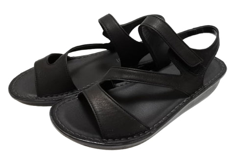 【インコルジェ 8888 ブラック】バックストラップフラットサンダル