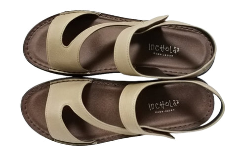 【インコルジェ 8888 オークベージュ】バックストラップフラットサンダル