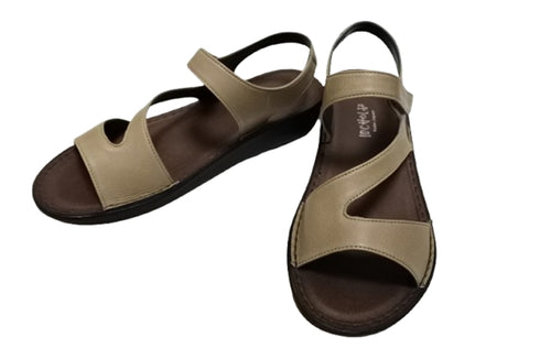 【インコルジェ 8888 オークベージュ】バックストラップフラットサンダル