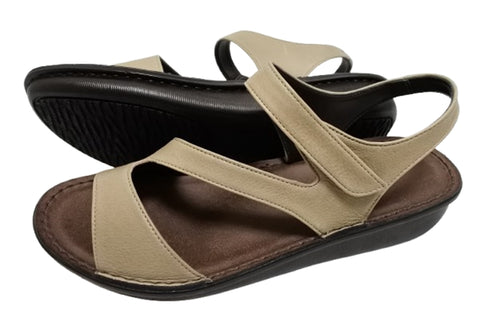 【インコルジェ 8888 オークベージュ】バックストラップフラットサンダル