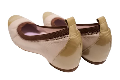 【…AShiOtO A3233 ベージュエナメル】超軽量 約110g 牛革ボロネーゼバレエパンプス
