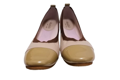 【…AShiOtO A3233 ベージュエナメル】超軽量 約110g 牛革ボロネーゼバレエパンプス