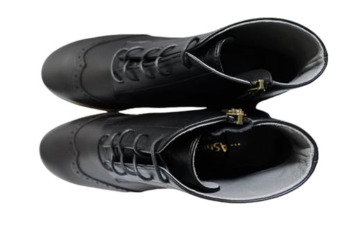 【…AShiOtO A91330 ブラック】サイドジップメダリオンチャッカーブーツ モデルサイズ