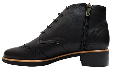 【…AShiOtO A91330 ブラック】サイドジップメダリオンチャッカーブーツ モデルサイズ