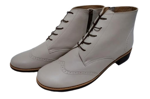 【…AShiOtO A91330 ライトグレー】サイドジップメダリオンチャッカーブーツ モデルサイズ