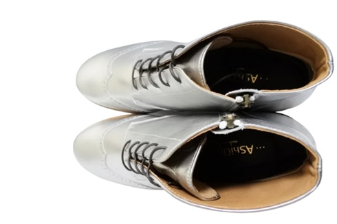 【…AShiOtO A91330 シルバー】サイドジップメダリオンチャッカーブーツ モデルサイズ