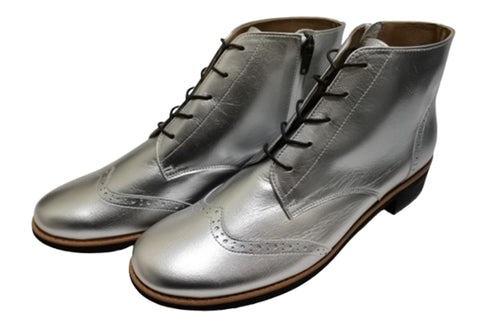 【…AShiOtO A91330 シルバー】サイドジップメダリオンチャッカーブーツ モデルサイズ