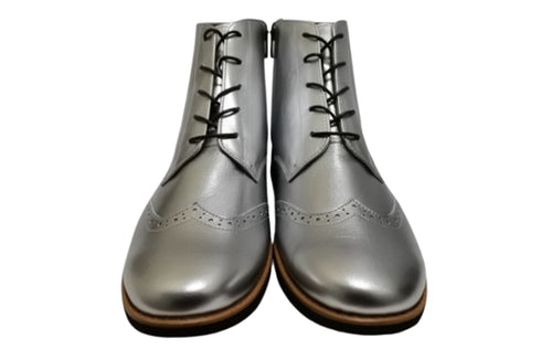 【…AShiOtO A91330 シルバー】サイドジップメダリオンチャッカーブーツ モデルサイズ