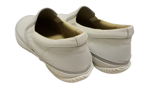 【SPINGLE SP1059 ホワイト】リラクシーなカンガルーレザースリッポン