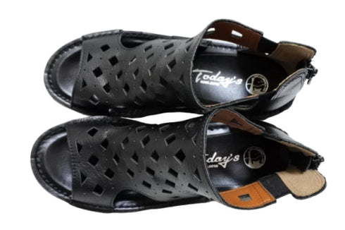 【TODAY's 0105 ブラック】幅広4E本革コンフォートメッシュサンダル