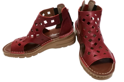 【TODAY's 0105 カーマイン】幅広4E本革コンフォートメッシュサンダル