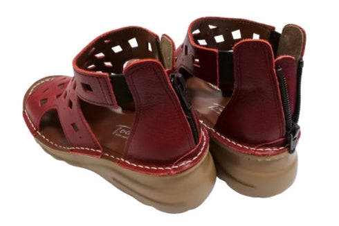 【TODAY's 0105 カーマイン】幅広4E本革コンフォートメッシュサンダル