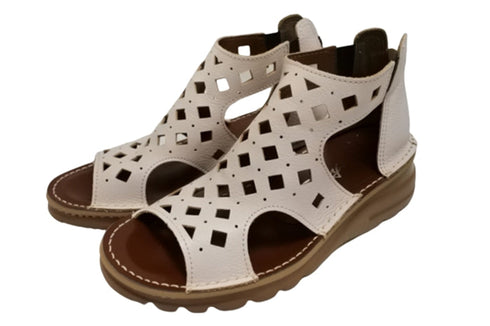 【TODAY's 0105 バニラ】幅広4E本革コンフォートメッシュサンダル