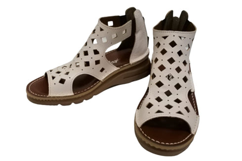 【TODAY's 0105 バニラ】幅広4E本革コンフォートメッシュサンダル