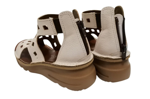 【TODAY's 0105 バニラ】幅広4E本革コンフォートメッシュサンダル