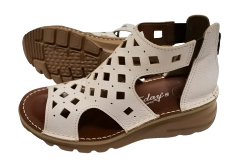 【TODAY's 0105 バニラ】幅広4E本革コンフォートメッシュサンダル