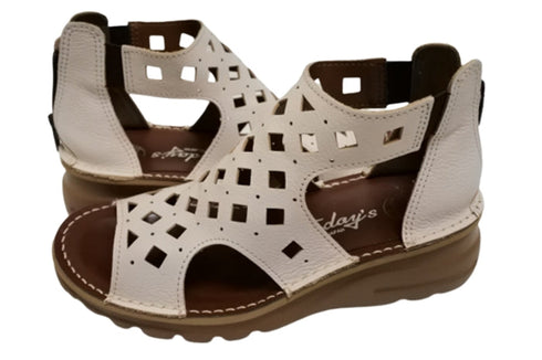 【TODAY's 0105 バニラ】幅広4E本革コンフォートメッシュサンダル