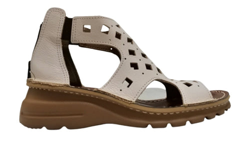 【TODAY's 0105 バニラ】幅広4E本革コンフォートメッシュサンダル