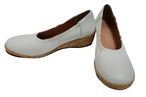 【arui_toe 1100 オフホワイト】伸縮ゴムの本革コンフォートスリッポン