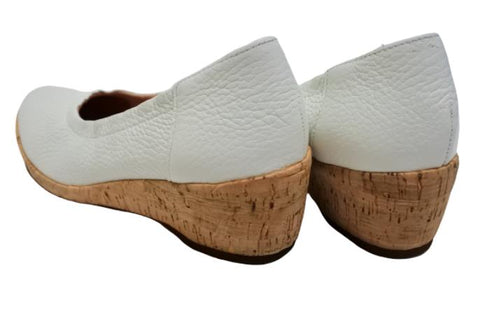 【arui_toe 1100 オフホワイト】伸縮ゴムの本革コンフォートスリッポン