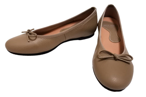 【arui_toe 1701 グレージュ】リボンモチーフ本革パンプス