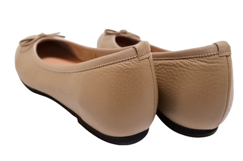 【arui_toe 1701 グレージュ】リボンモチーフ本革パンプス