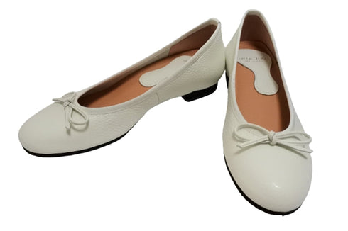 【arui_toe 1701 オフホワイト】リボンモチーフ本革パンプス