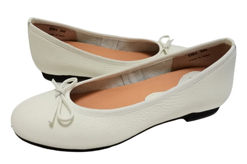 【arui_toe 1701 オフホワイト】リボンモチーフ本革パンプス