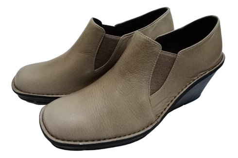 【インコルジェ 2027 オークベージュ】ウェッジハイヒールスリッポンシューズ