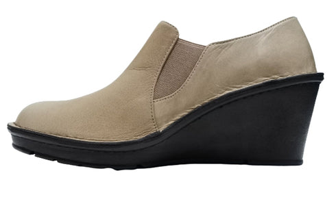 【インコルジェ 2027 オークベージュ】ウェッジハイヒールスリッポンシューズ