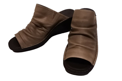 【インコルジェ 2036 オークベージュ】本革ウェッジハイヒールオープントゥサンダル