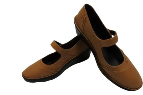 【インコルジェ3211 ブラウン】レース風飾りつき上品ストラップシューズ