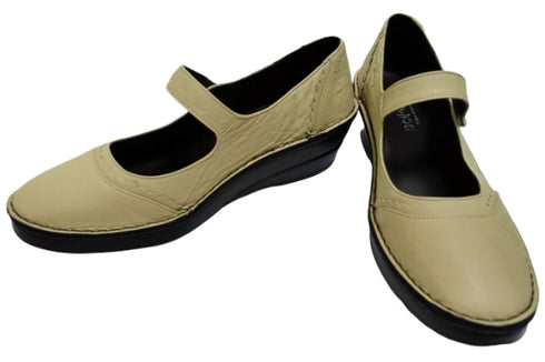 【インコルジェ3211 グレージュ】レース風飾りつき上品ストラップシューズ